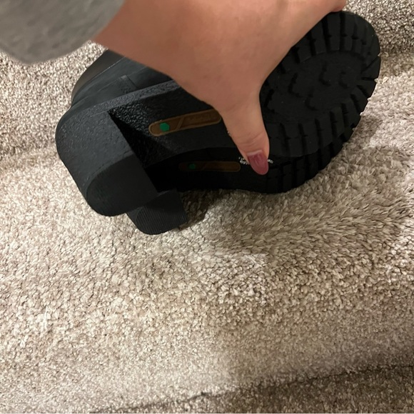 TIMERLAND SUEDE HEELED BOOTS EUC - Picture 7 of 10